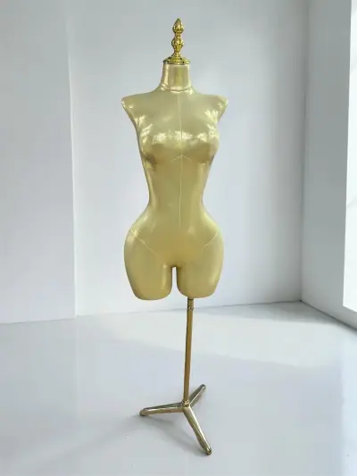 Mannequin doré pouffe V34