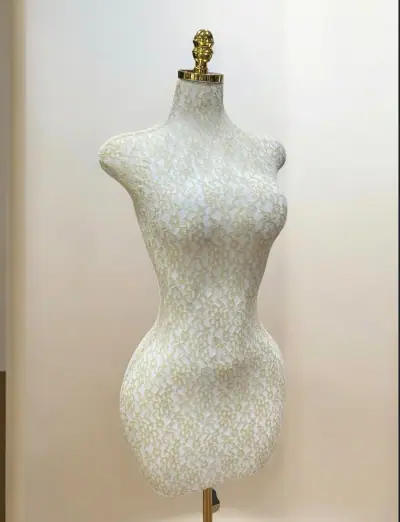 Demi Mannequin moulage R67 0