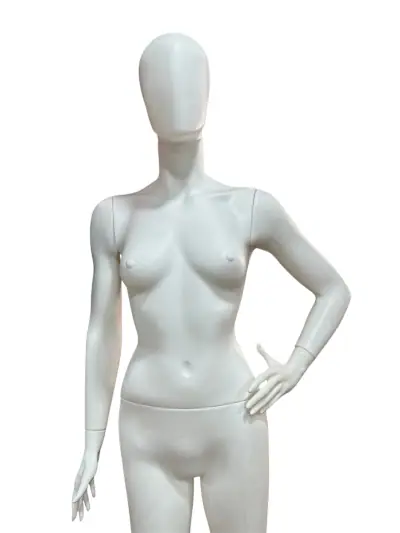 Mannequin plastique 02 1