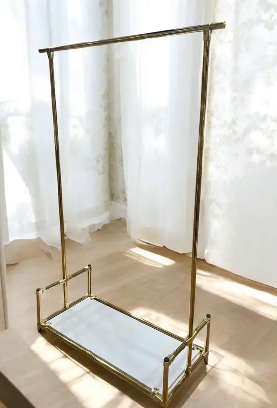 Portant Penderie Tube Doré Luxe avec Base Étagère